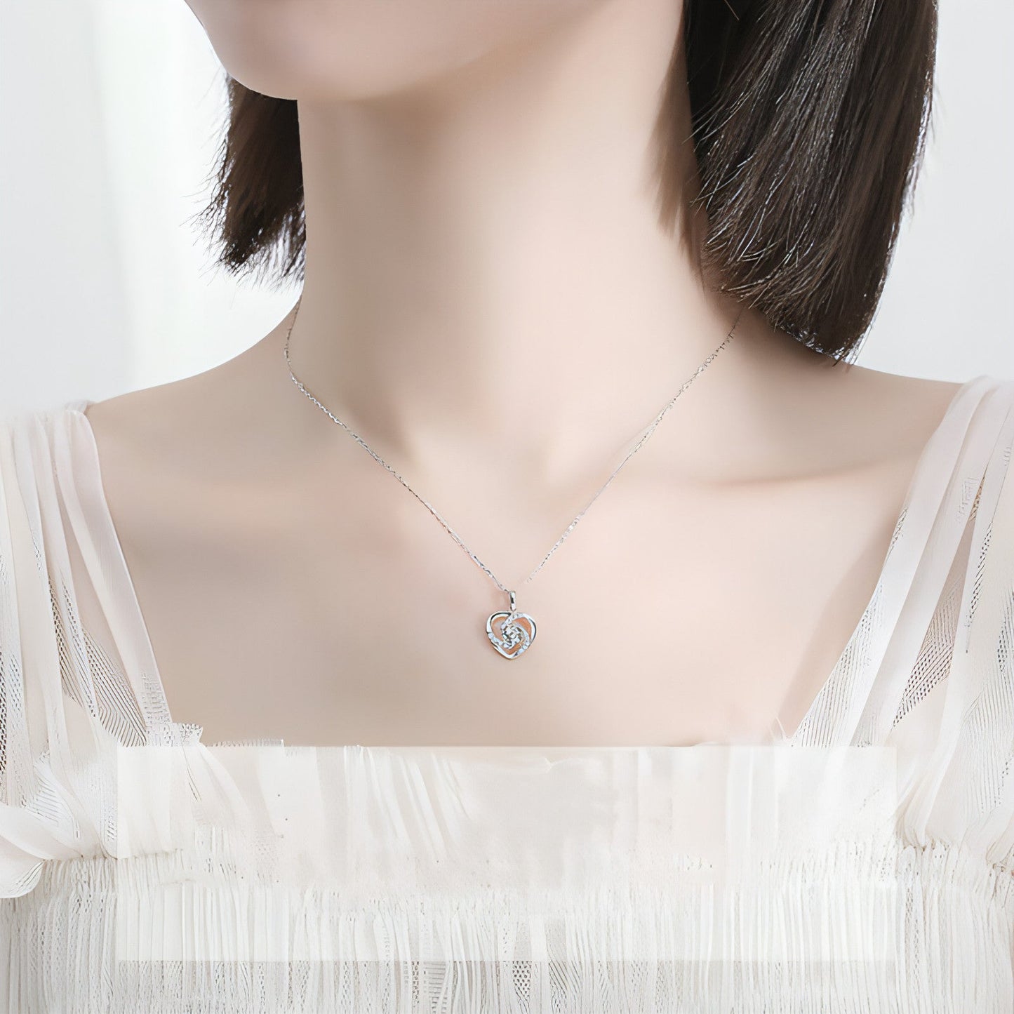 LuxeHeart™ – 18K Moissanite Platinum Heart Necklace