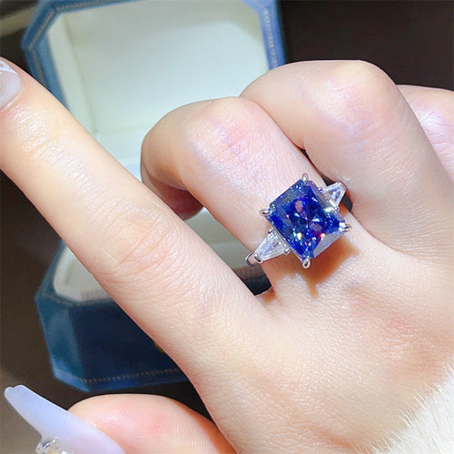 LuxeJewels™ – SapphireWhisper – Royal Blue Moissanite Ring