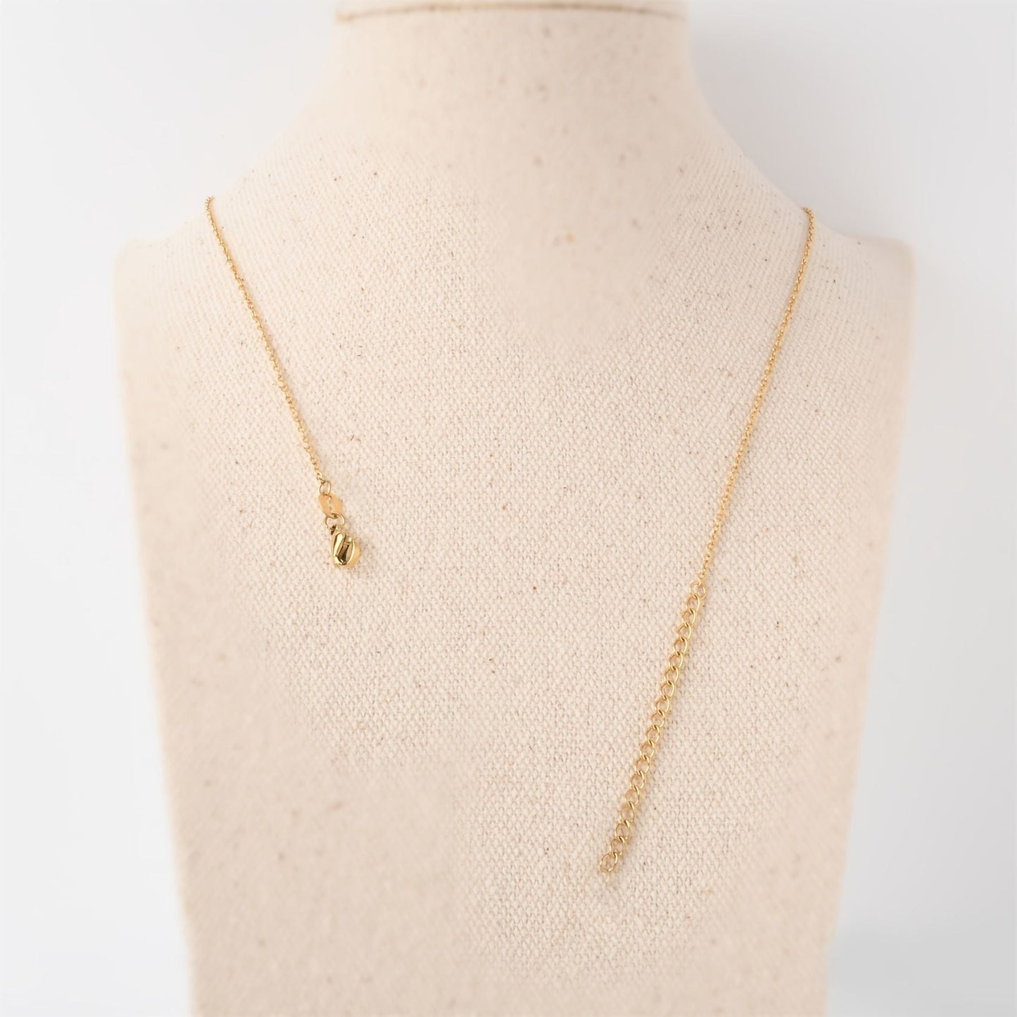 Simple Flower Shape Pendant Necklace Inlaid Shiny Zircon 18K Gold