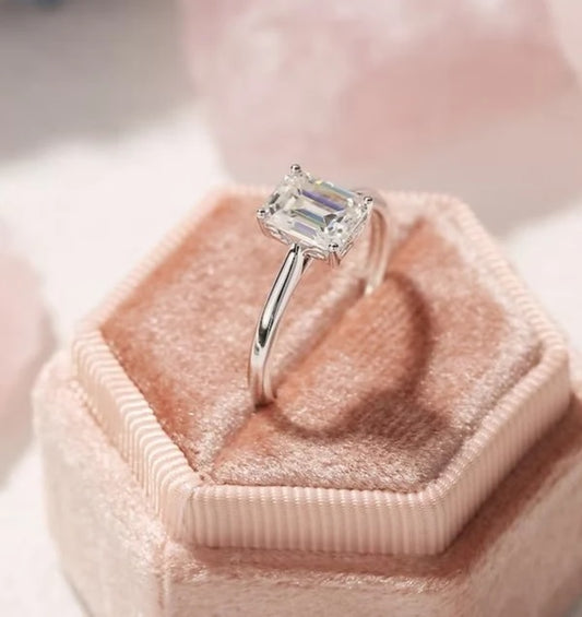 Artificial Emerald Cut Moissanite Engagement Ring